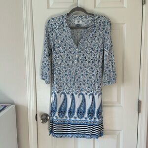 Old Navy blue and white 3/4 sleeve floral dress.